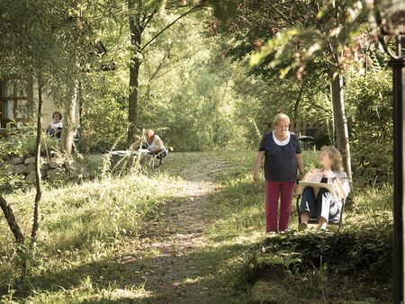 Malkurs in den Steisnchaler Gärten beim Teich