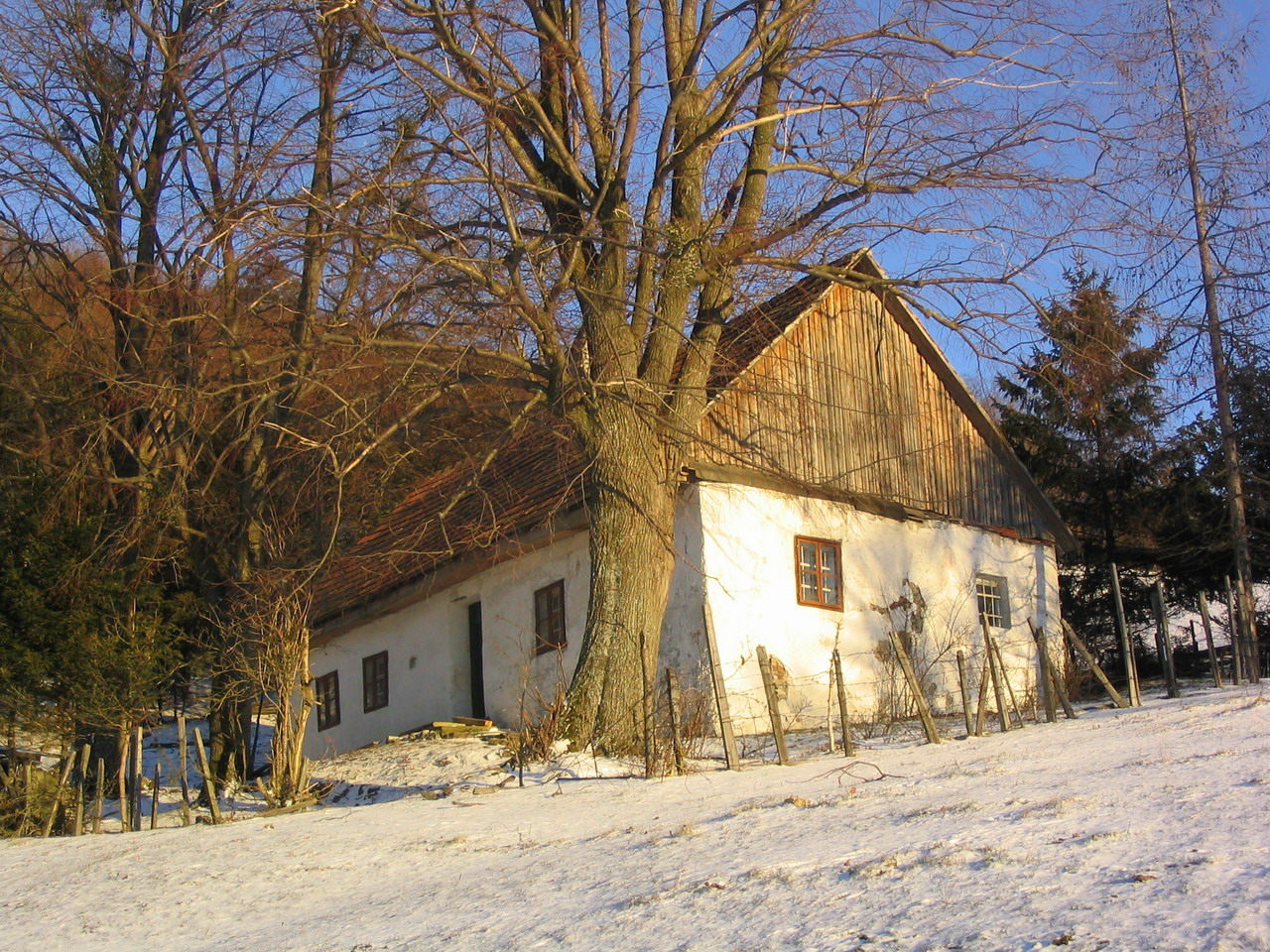 Bild:Banz Häusl Winter v u.jpg