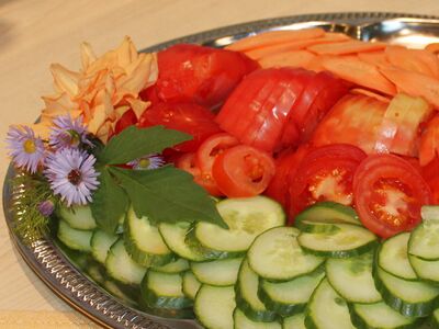 Gemüseplatte am Frühstücksbuffet