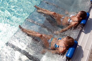 Whirl-Liegen im Freibad von Kirchberg