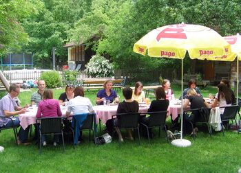 Mittagessen im Nostalgiegarten