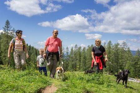 Wandern mit Hund und Kind - Großeltern