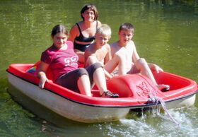 Kinder im Tretboot am Steinschaler Teich