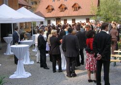 Empfang am Dorfplatz