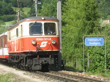 MZB-Lok 1099-01 beim Bahnhof Steinschal