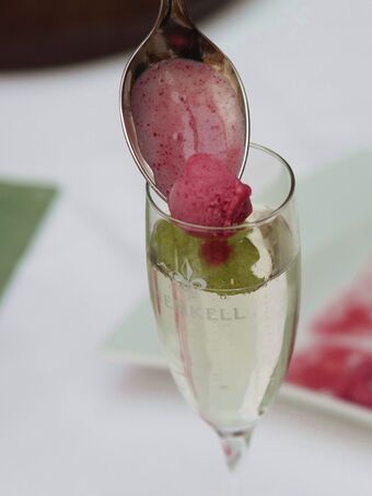 Dirndleis mit Mostsekt.jpg