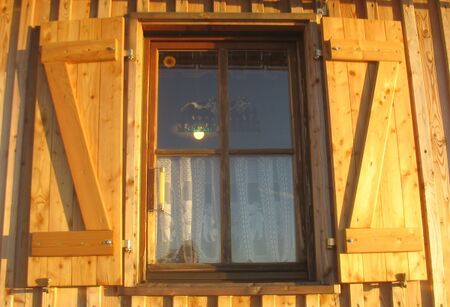neue Fensterläden bei der Hütte 2009