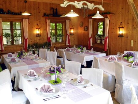 Heiraten oder die Tafel in der Pfluaghittn - im Garten