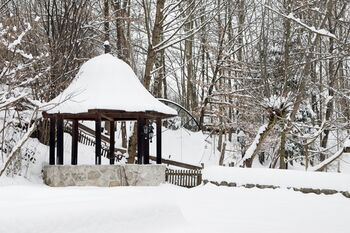 Logobrunnen Nostalgiegarten im Winter