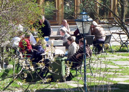 Gruppenarbeit im Südgarten