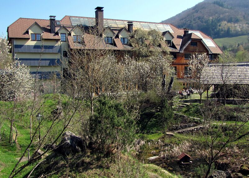 Datei:SH SG Südgarten Mitte April.jpg