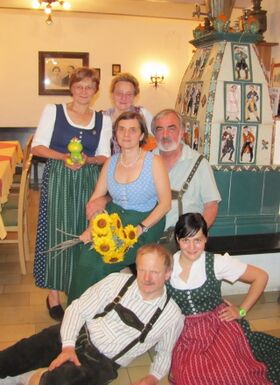 Oma Herta im Kreise der Ihrigen - 2010