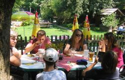 Terrasse zum Essen im Sommer