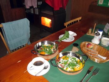 Frühstück in der Julius-Seitner Hütte