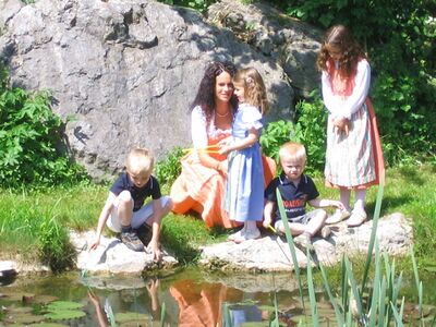 Südgartenbiotop mit Familie