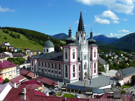 Wallfahrtsbasilika und Hauptplatz - Mariazell