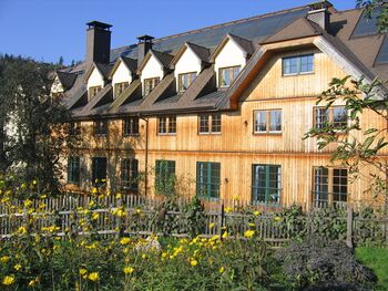 Südgartenhausfassade vom Mostiniumdach